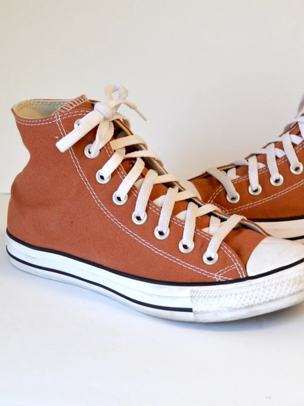 converse all Star brown sneaker shoes canvas chuck hi woman size 8.5